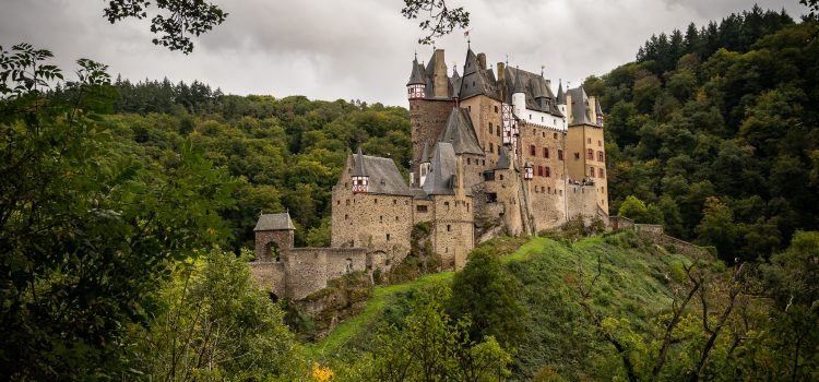 Burg Eltz & Hängeseilbrücke Geierlay: Ein kurzer Instagram-Roadtrip