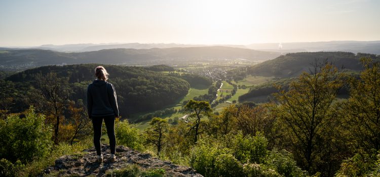 Küssaburg: Sonnenuntergang im Klettgau