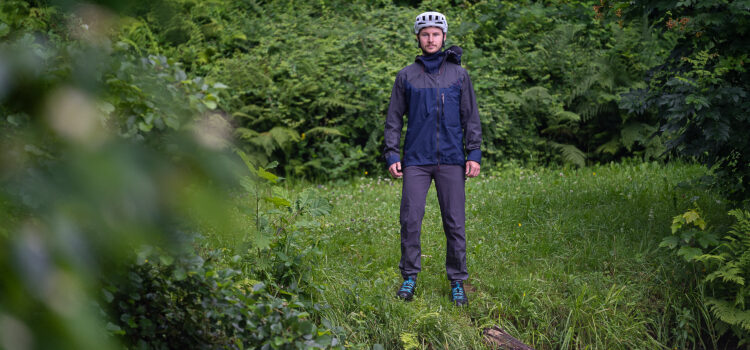 Decathlon Rockrider MTB All Mountain Jacke & Hose im Test: Gut muss nicht teuer sein